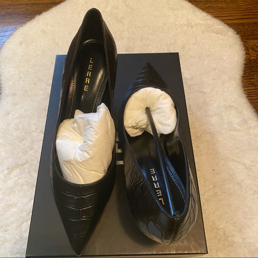 Lerre Black Croc Embossed Leather Pump Size 9